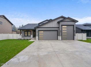 9337 N Secretariat Ln, Hayden, ID 83835