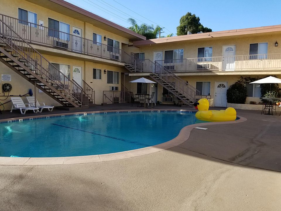 SPARKLING POOL