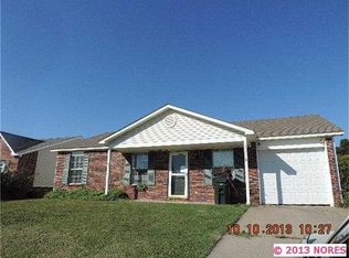 1923 Lexington Rd, Claremore, OK 74017