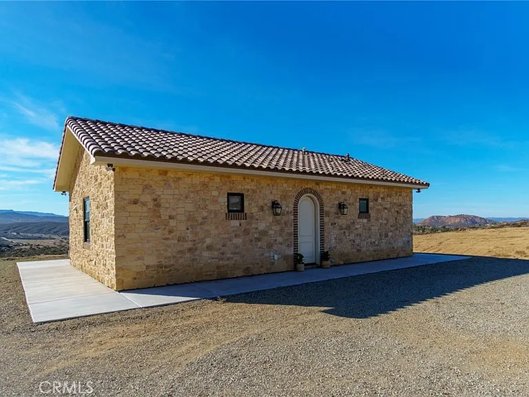 37219 Quarter Valley Rd — Photo 21