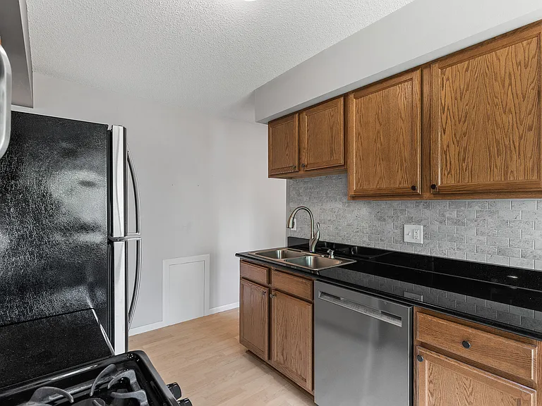 2720 Rosalyn Ct — Photo 38