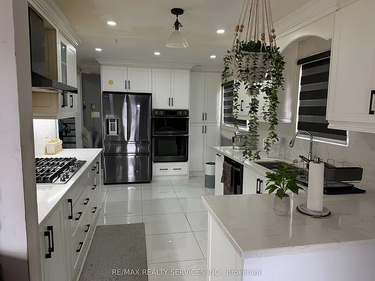 62 Trewartha Cres — Photo 7
