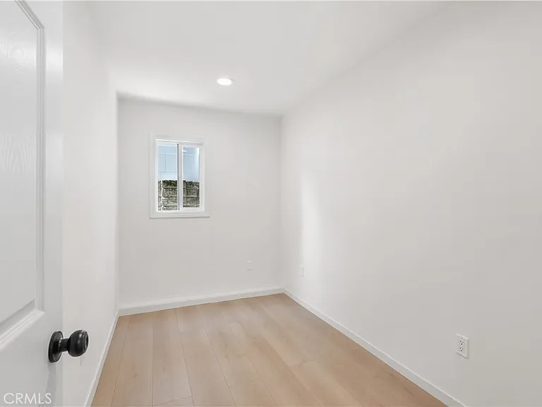 6221 Mammoth Ave — Photo 19