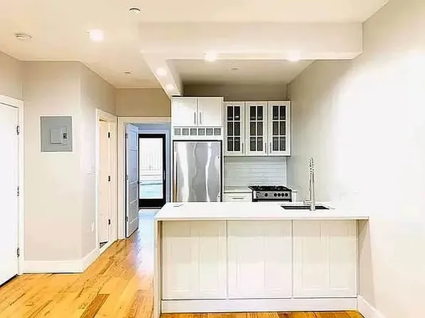 68 Somers Street image 3 of 11