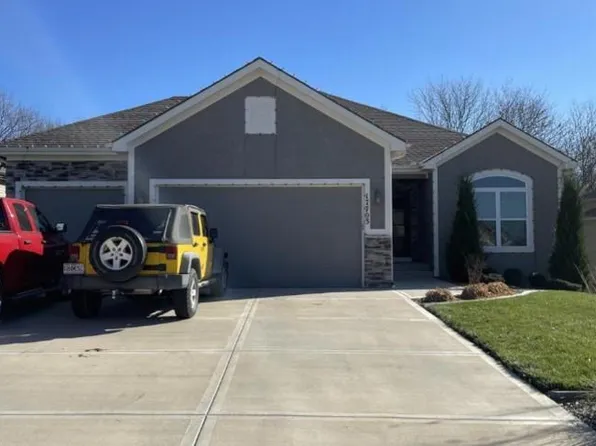 17703 Mission Rdg, Smithville, MO 64089