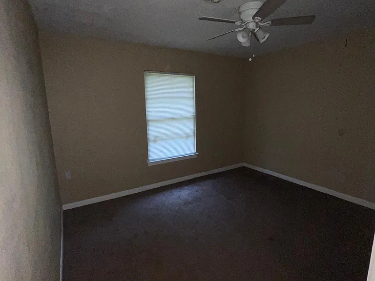 257 Roxton Ln — Photo 15