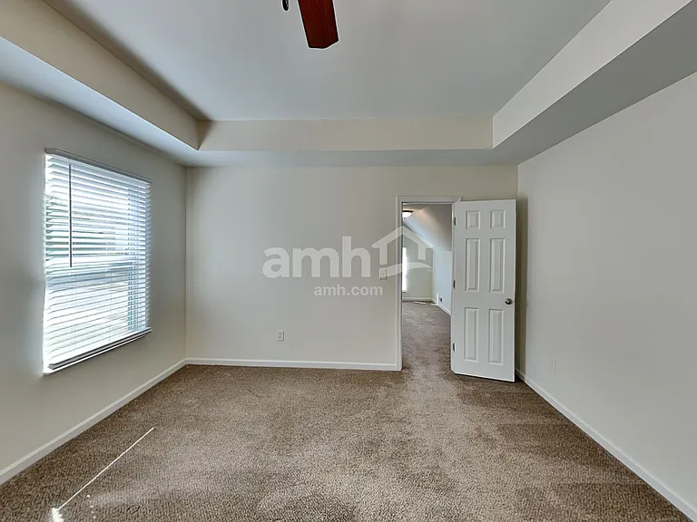 320 Abbey Ave — Photo 9