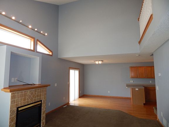2nd image of 1653 Bedford Ln