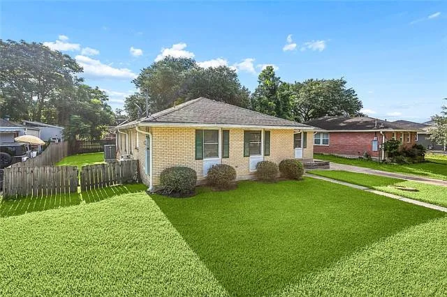 4 bed, 2.5 bath, 2297 sqft, $3,300 — Photo 3
