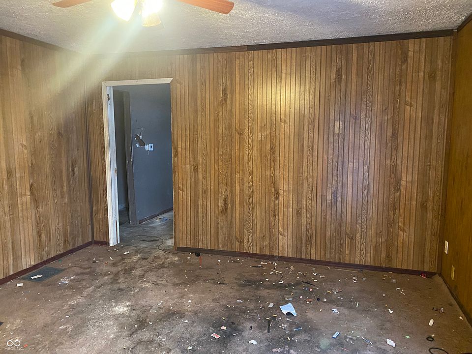 2nd image of 827 S Lynhurst Dr