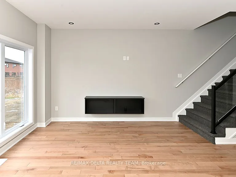 463 Denis St — Photo 13
