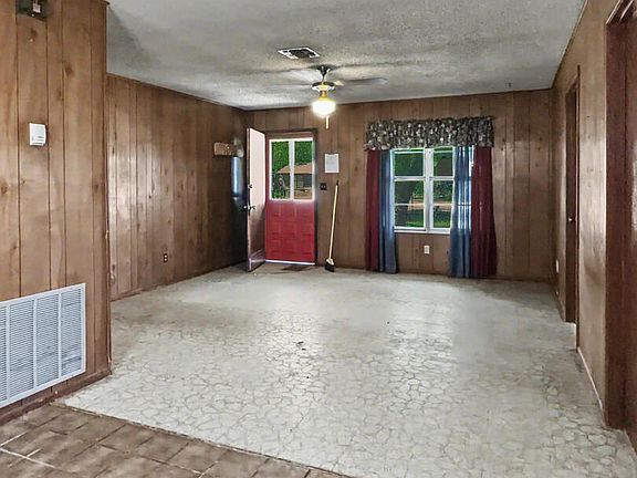 3rd image of 517 E Daniel