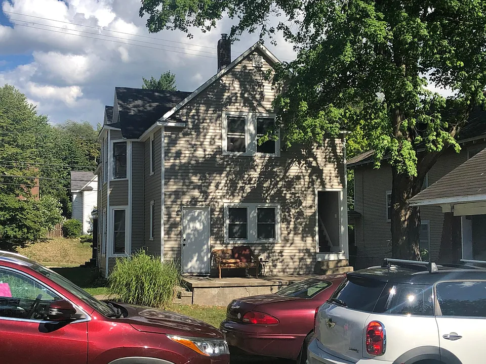 729 College Ave NE #2