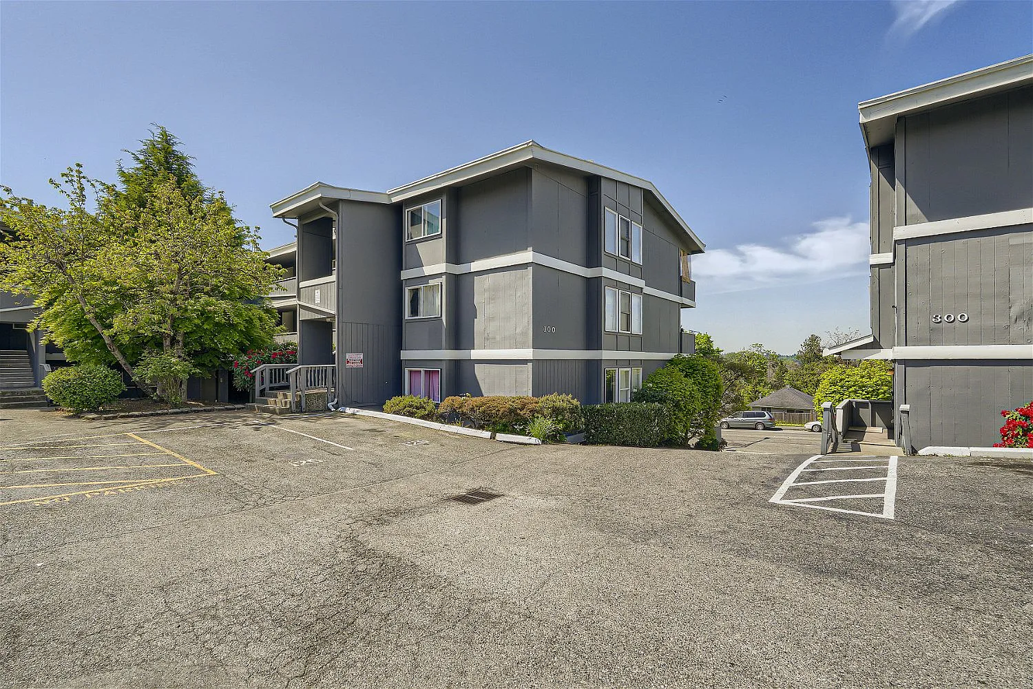 Sunset View Apartments — Photo 2