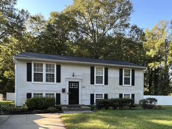 5951 Surrey Service Dr, District Heights, MD 20747