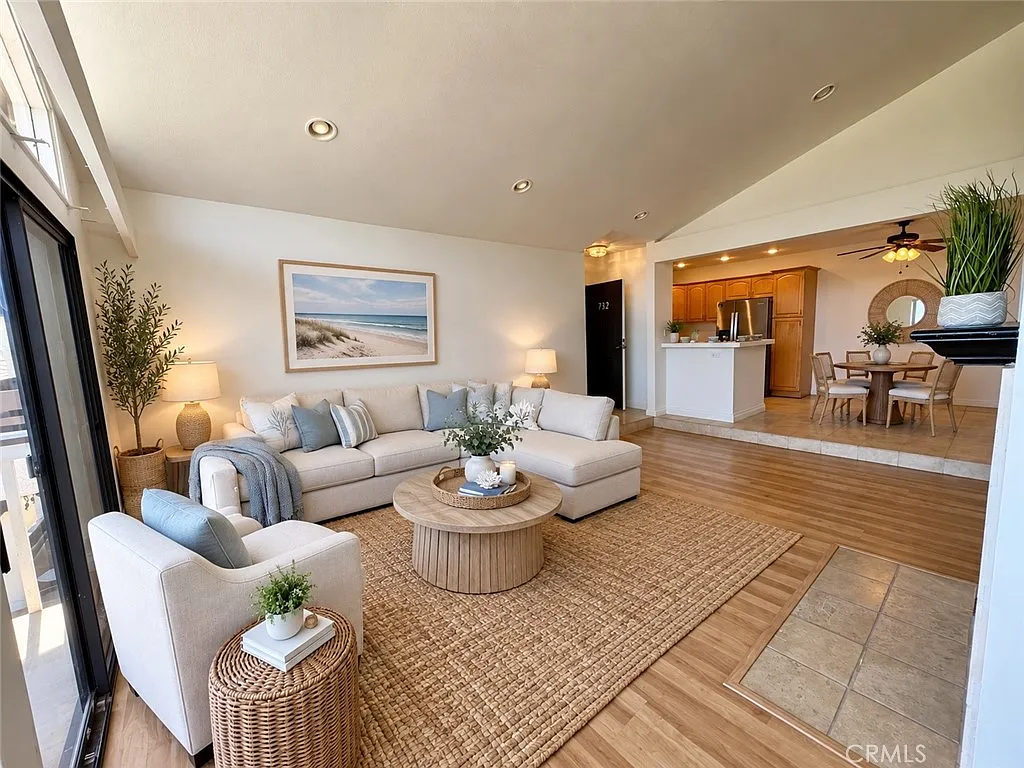 2 bed, 1037 sqft, $3,300 — Photo 2