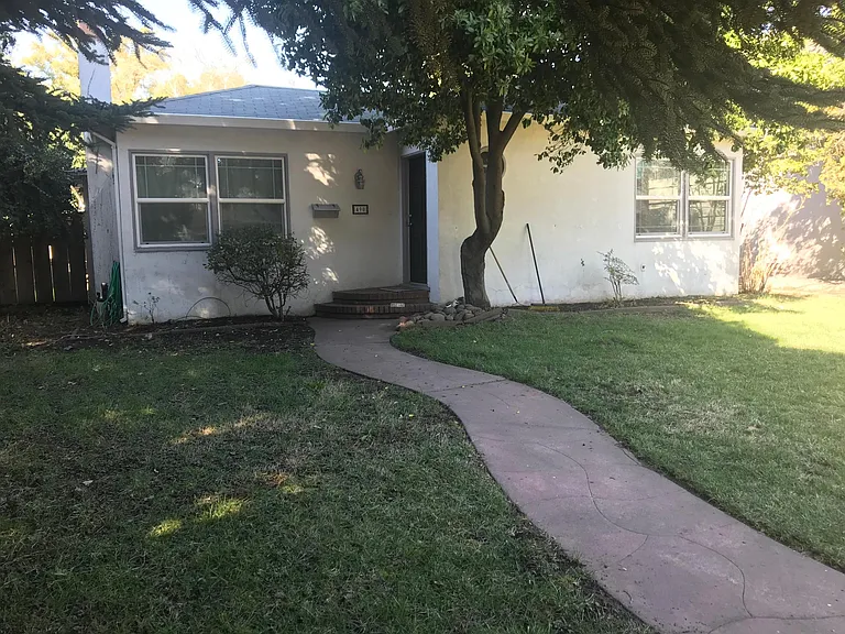490 E Sacramento Ave — Photo 1