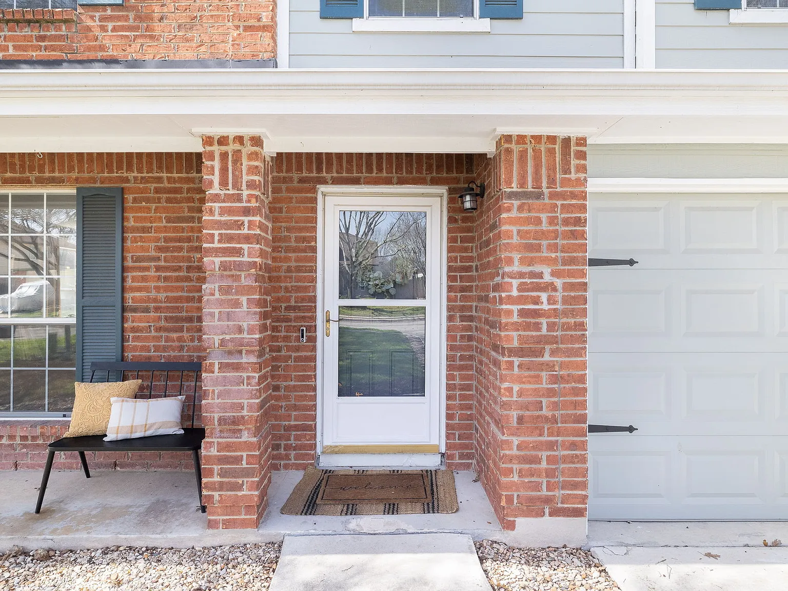 3 bed, 2.5 bath, 2575 sqft, $2,100 — Photo 2