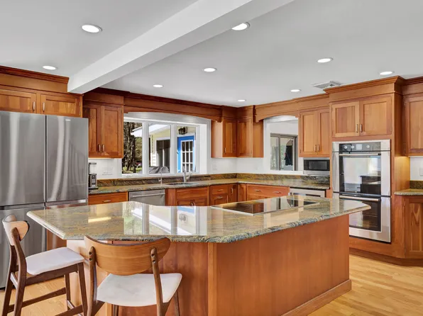 33 Andrea Lane, Avon, CT 06001