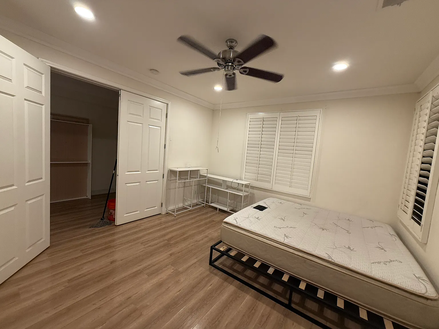6 bed, 4190 sqft, $1,199 — Photo 2