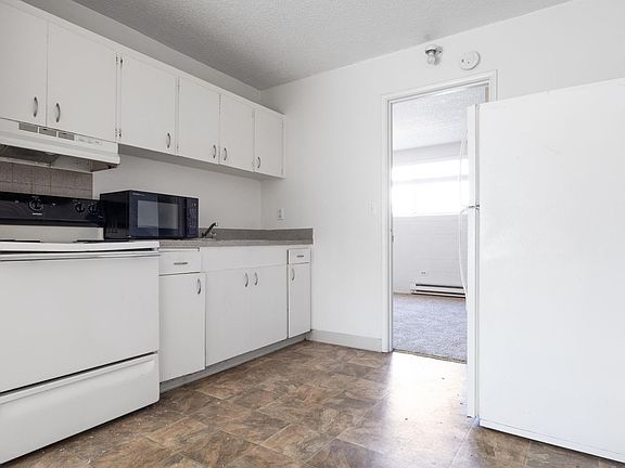 2nd image of 8104 SE Raymond St #12-B