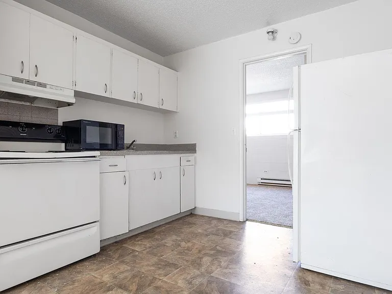 Raymond Apartments — Photo 2