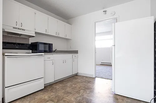 Raymond Apartments Photo 1