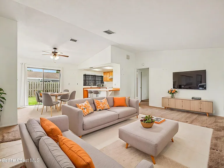 2106 Tarrytown Ln NE — Photo 3