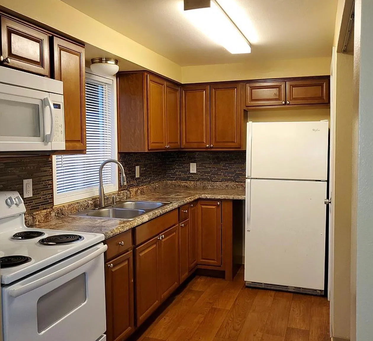 2 bed, 900 sqft, $2,000 — Photo 1