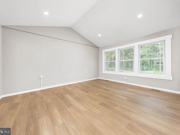 3rd image of 399 Pierson Rd