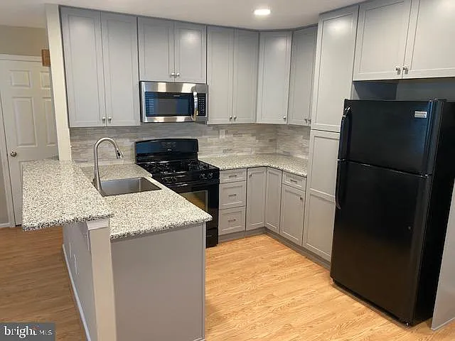 2 bed, 1.5 bath, 906 sqft, $2,300 — Photo 2