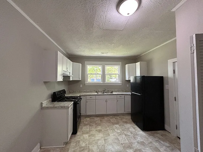 1002 S 10th St — Photo 4