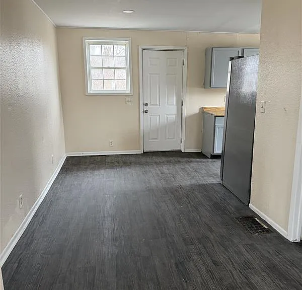 458 S Float Ave — Photo 8