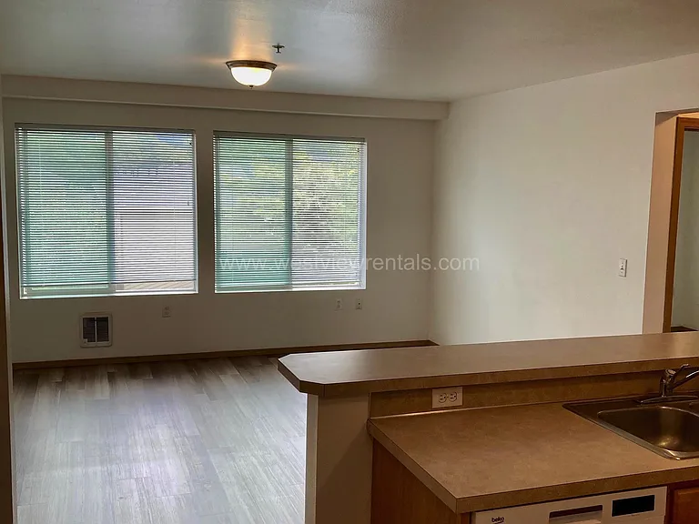 524 32nd St — Photo 77