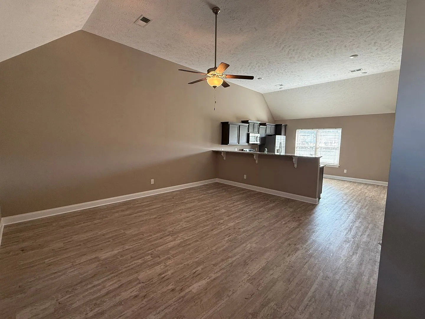 Like-New 4-Bedroom Home with 2-Car Garage in Christiana! — Photo 2