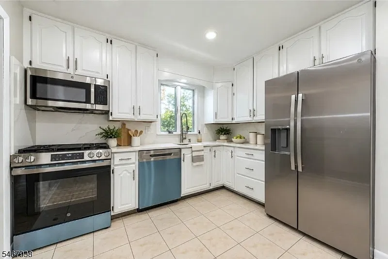 4 bed, 2.0 bath, $5,500 — Photo 2