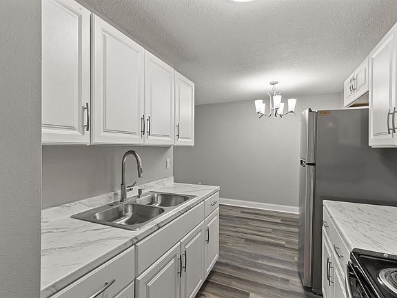5th image of 2616 Harriet Ave APT 111