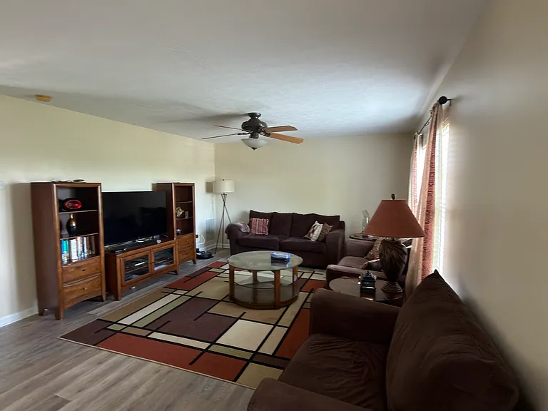 525 Pointe Dr — Photo 14