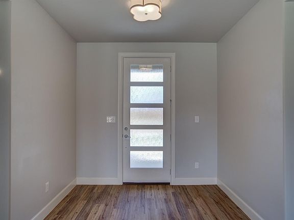 3rd image of 605 Buckingham Ave