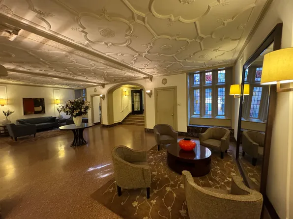 333 East 53rd Street image 4 of 21