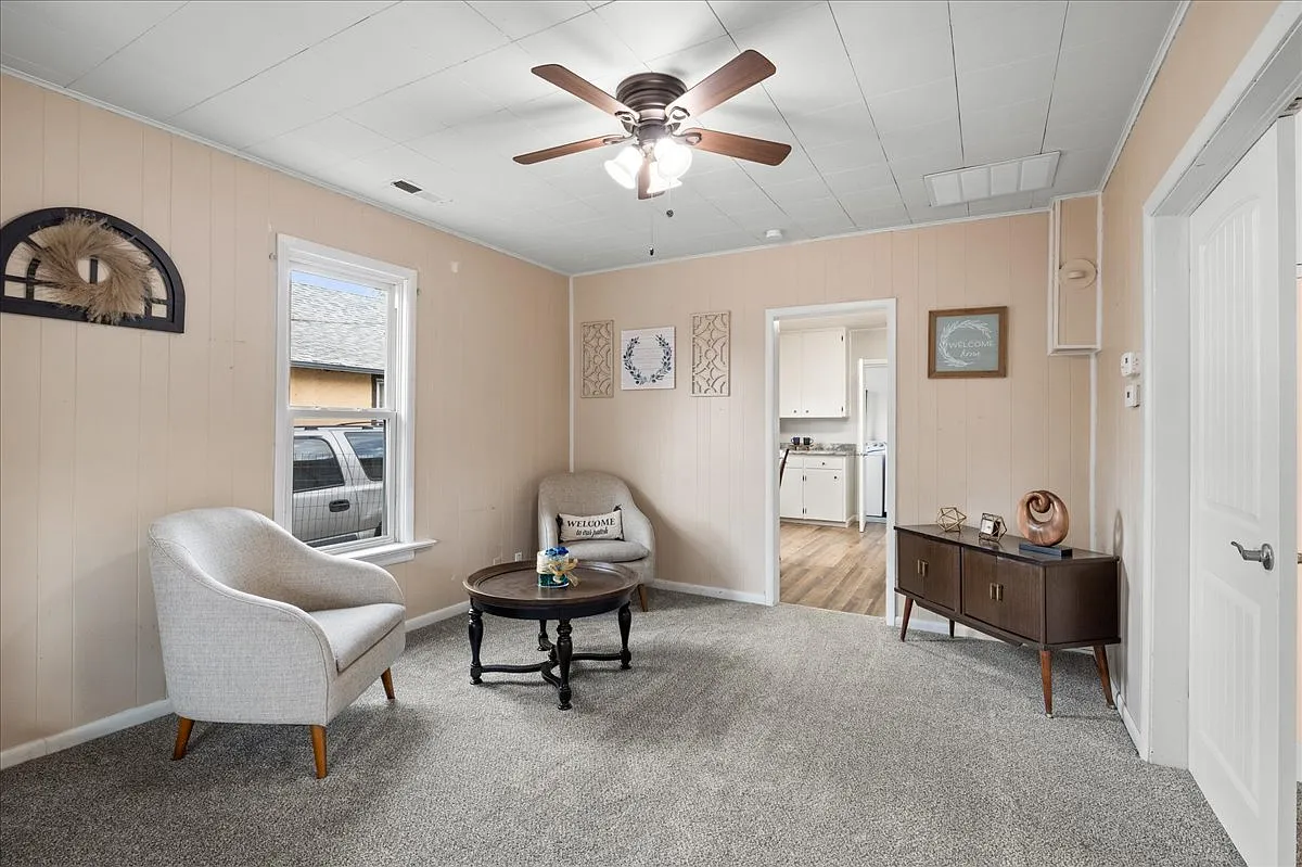 2 bed, 910 sqft, $1,300 — Photo 3