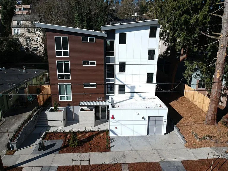 5221 Ravenna Ave NE — Photo 1