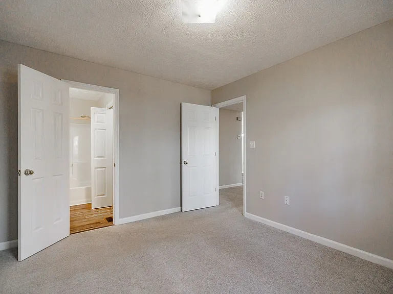 1160 Grayson Ln — Photo 6