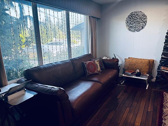 4th image of 217 165th Ave NE