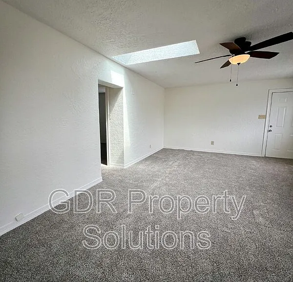 3529 Ross Ave SE — Photo 12
