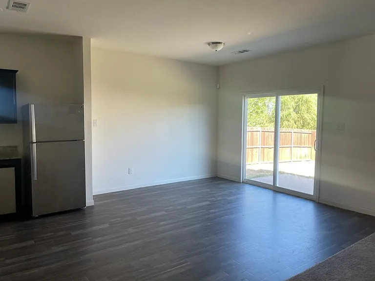 501 Swift Current Dr — Photo 3