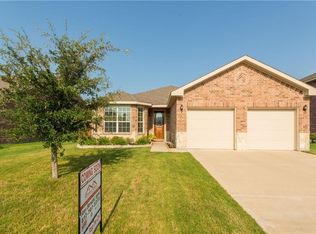 933 John Kennedy Dr, Saginaw, TX 76179