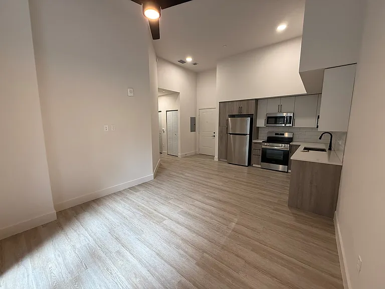 Bay Pointe Apartments — Photo 8