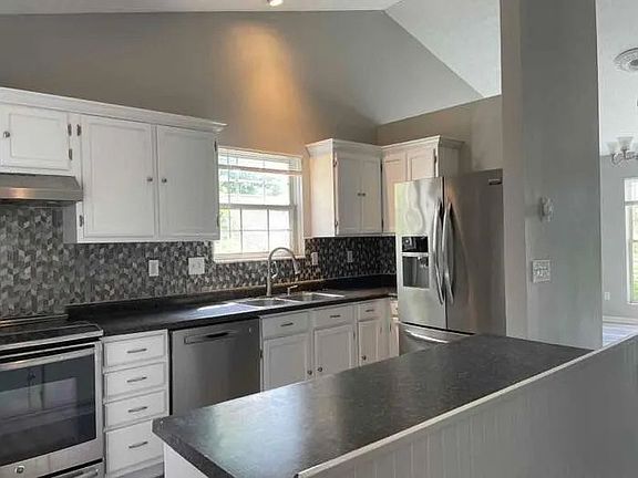 2nd image of 1706 Tecumseh Dr
