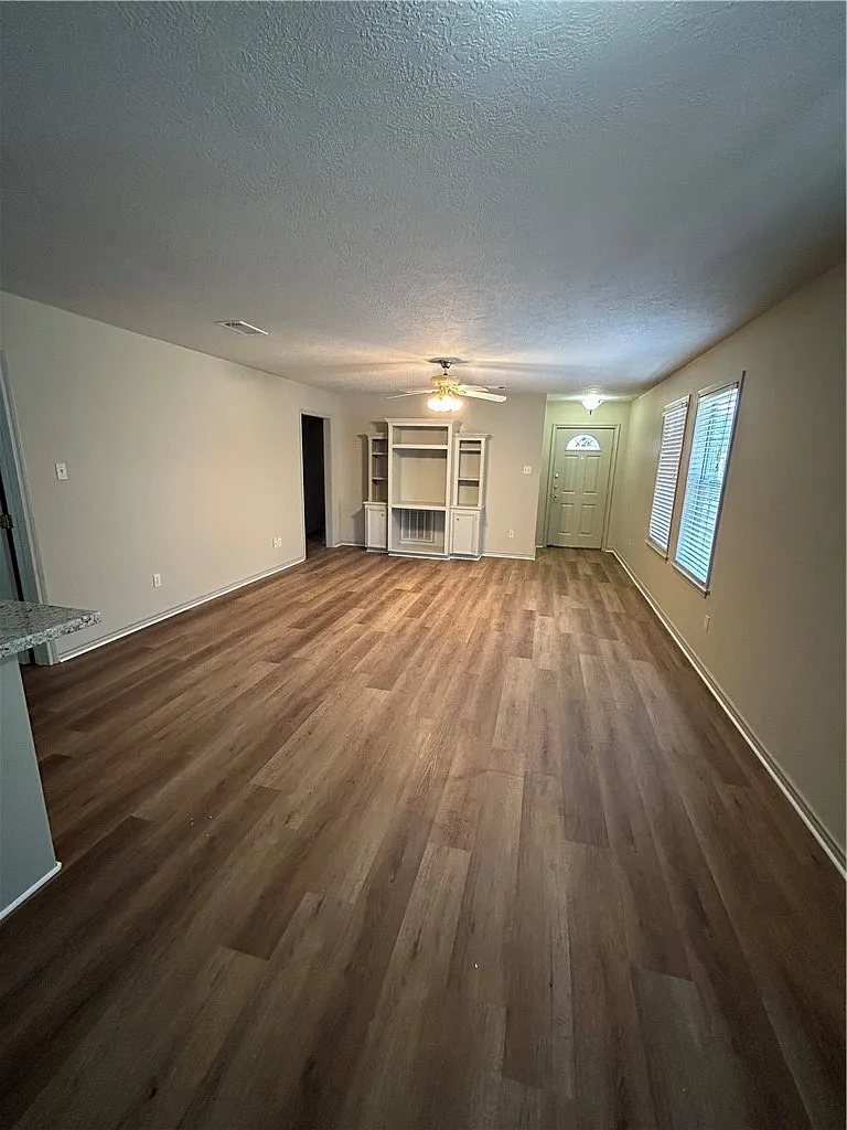 3 bed, 1.5 bath, 1254 sqft, $1,650 — Photo 4